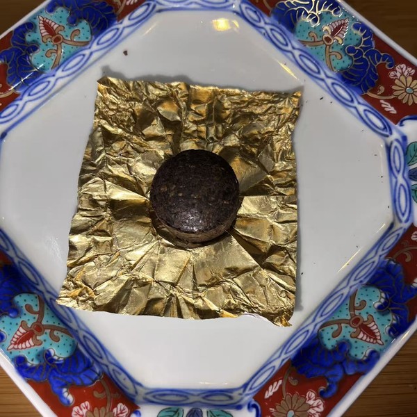 2006年熟普小金坨实拍（金箔衬纸·迷你小沱）
