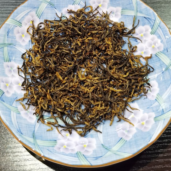 宜兴红茶干茶实拍（条索紧细·金毫显露）