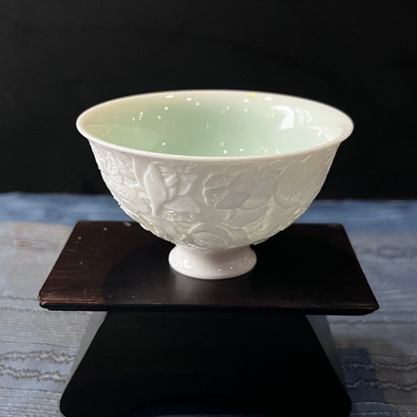 百花高足盏(甜白浮雕 · 品杯)