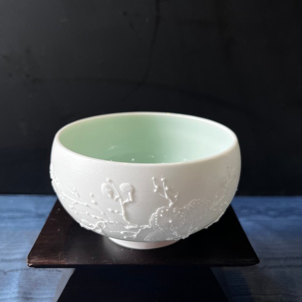 堆梅纹碗(甜白浮雕 · 品杯)