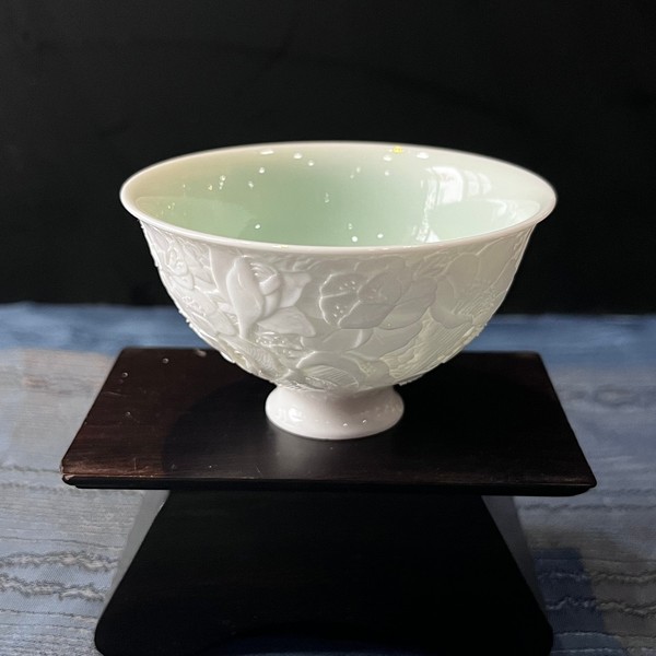 牡丹高足碗(甜白浮雕 · 品杯)